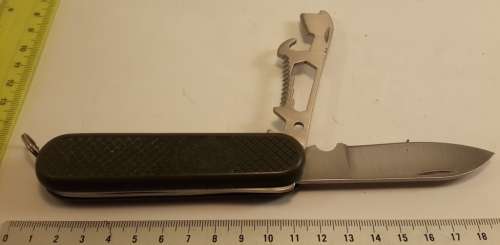 Pocket Knife Stainless  Spain  Army Colour with crest on scale Blade 77mm