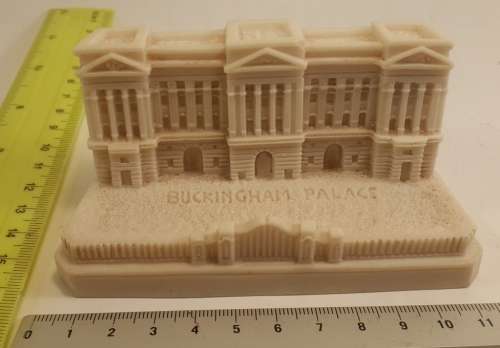 Ornament Buckingham Palace H 5.5 cm w 11 cm