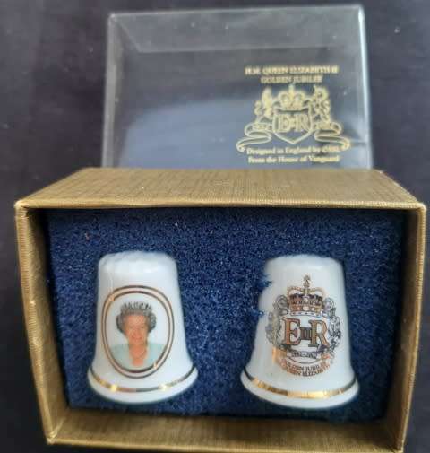 H. M. QUEEN ELIZABETH II Golden Jubilee Thimble set boxed 1952 - 2002