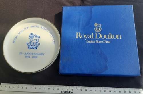 Royal Dalton Plates Small in water dammaged box plate dia 14cm