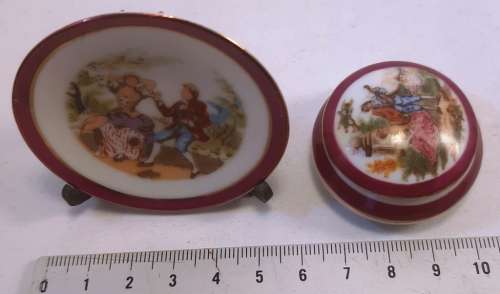 Small Plate on stand by Pierre Dumas Limoges France Dia 6 cm plus pill box