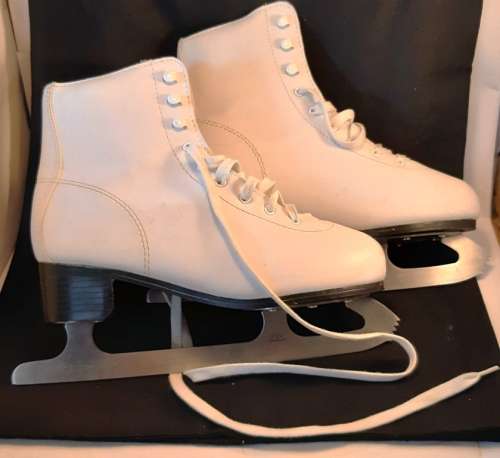 Ice figure Skates Size 40 the name is on the lip Action ? on the blade it says TUV Rheinland