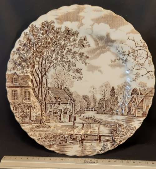 Johnson Brothers Stoke on Trent England Cotswold 25 cm Dinner Plate