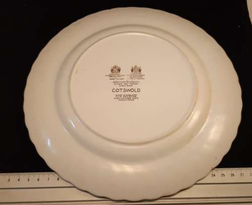 Johnson Brothers Stoke on Trent England Cotswold 25 cm Dinner Plate