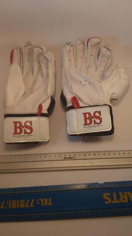 Children/Youth Criket gloves Bellingham and Smith  Youth Batting Gloves