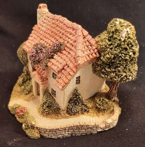 Small house Made by M Fraser in 1990 H 7 x 8.5 cm