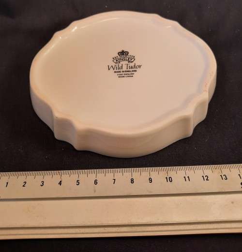 Porcelain Aynsley Wild Tudor   Bon Bon Dish Made in England size  length 13.5 width 12 cm