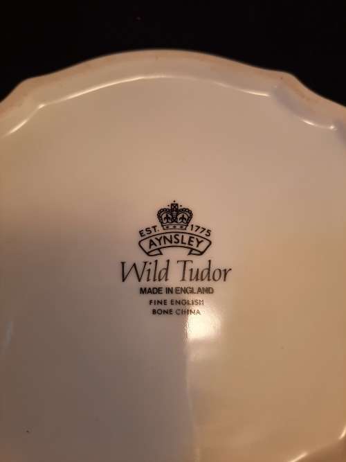 Porcelain Aynsley Wild Tudor   Bon Bon Dish Made in England size  length 13.5 width 12 cm