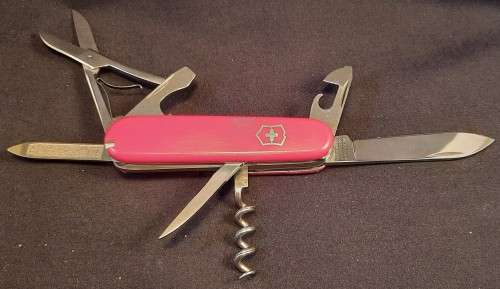Very Rare Victorinox Swiss Army knife Alumnus is a 3 layer 84mm knife