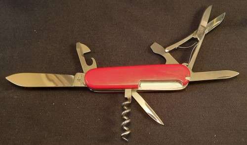 Very Rare Victorinox Swiss Army knife Alumnus is a 3 layer 84mm knife