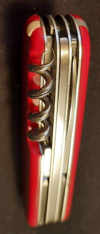 Very Rare Victorinox Swiss Army knife Alumnus is a 3 layer 84mm knife