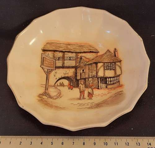 Small Bowl   Made in England Hight  Lancaster & Sandland +_3.5 Hight x 142 cm width