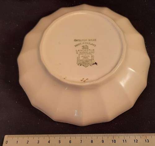 Small Bowl   Made in England Hight  Lancaster & Sandland +_3.5 Hight x 142 cm width