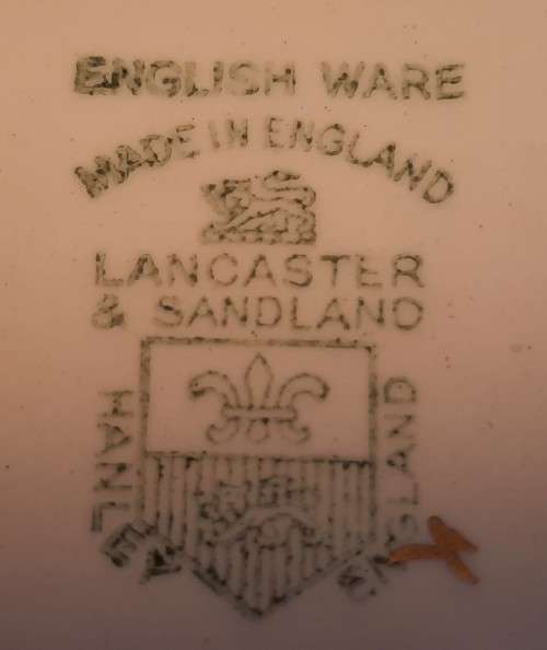 Small Bowl   Made in England Hight  Lancaster & Sandland +_3.5 Hight x 142 cm width