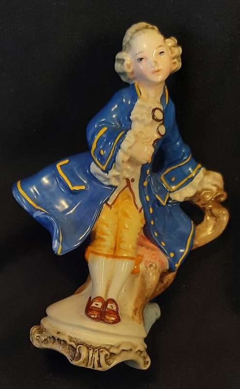 Porcelain Vintage Victorian Man Made in Italy  Hight12 cm width 9 cm