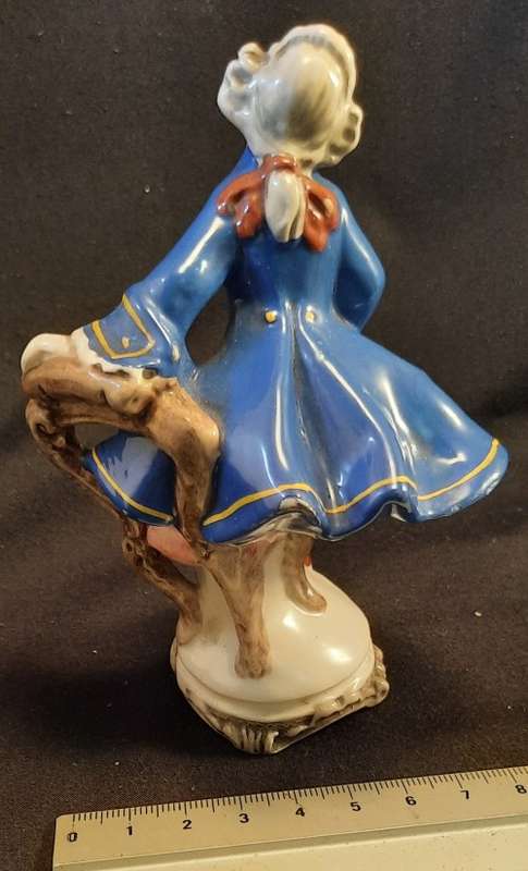 Porcelain Vintage Victorian Man Made in Italy  Hight12 cm width 9 cm