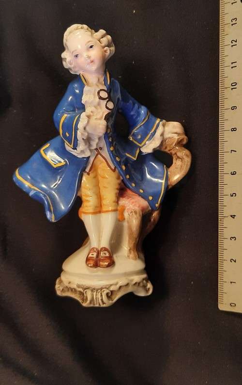 Porcelain Vintage Victorian Man Made in Italy  Hight12 cm width 9 cm