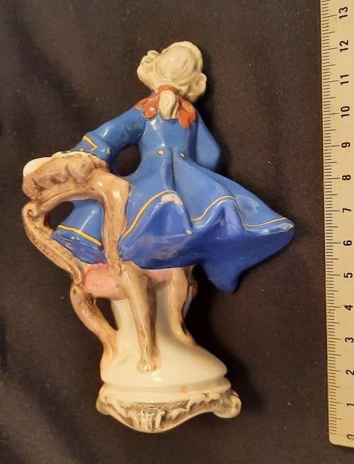 Porcelain Vintage Victorian Man Made in Italy  Hight12 cm width 9 cm