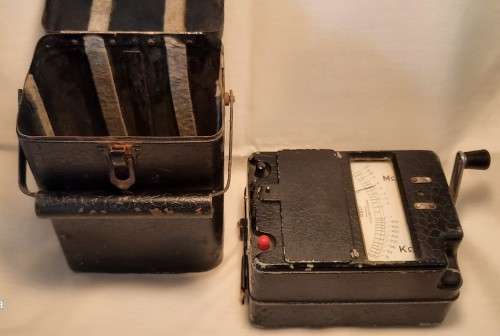 megger in Italy Misuratore d`isolamento G2/500V SAMAR  Milano 1950 ties 500 volt insulation tester