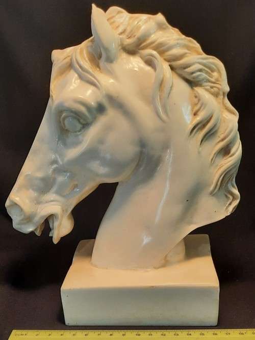 Horse Heads  stonelite  two pc Book ends  Post net only due to weight 4kg Hight 24 cm by w 20 cm