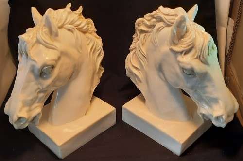 Horse Heads  stonelite  two pc Book ends  Post net only due to weight 4kg Hight 24 cm by w 20 cm