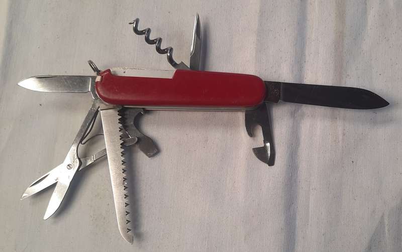 Victorinox Swiss Army knife (Huntsman)Older model Red scales Grooved cork screw