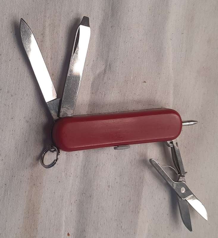 Swiss Army Knife .Victorinox- Signature Red  Scales  58 mm with pen