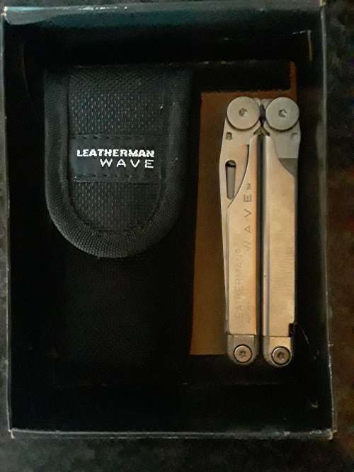 Leatherman Wave with original box and nylon sheath