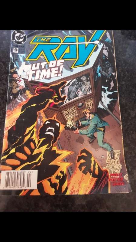 DC Comics x 3 (The Ray#9, Captain Atom#44 and Haywire#8)