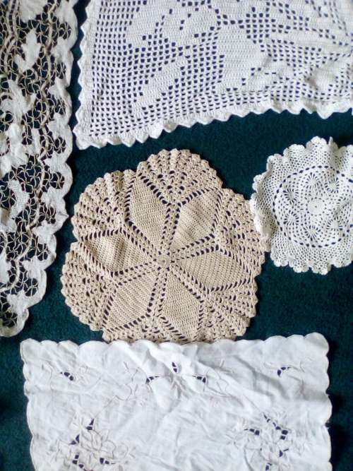 VINTAGE "LAPPIES" - TEN ITEMS, VARIOUS SIZES.