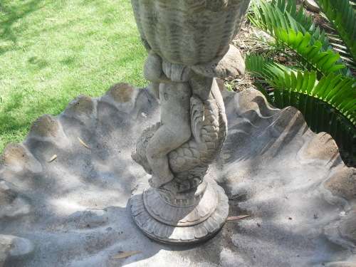 BUYER TO COLLECT IN PRETORIA - CONCRETE GARDEN FOUNTAIN, 1980's!
