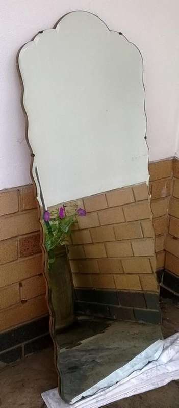 WINNING BIDDER TO COLLECT FROM STORAGE IN PRETORIA - 1950's - LARGE AND VERY HEAVY MIRROR!