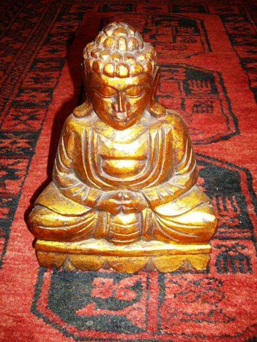 INDONESIAN CARVED BUDDHA FIGURE IN FINE CONDITION - 27cm IN HEIGHT