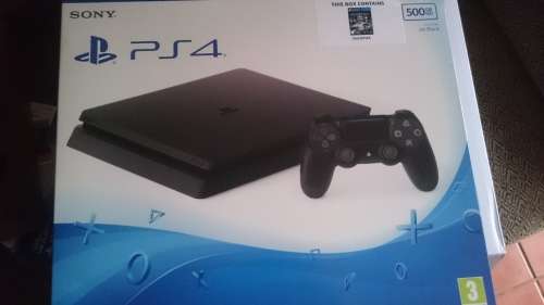 PLAYSTATION 4 + CONTROLLER + INJUSTICE