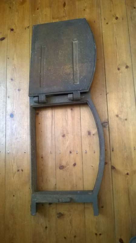 CAST IRON / DUTCH OVEN DOOR WITH FRAME
