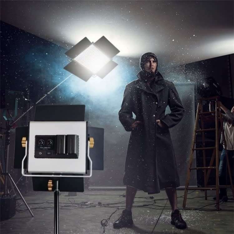 DW Professional LED Studio Camera Light With Stand And 2 Rechargeable Battery CRI95/2500K-9000K - W4