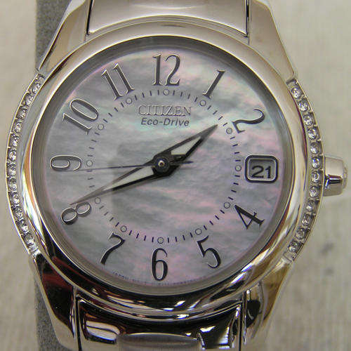 CITIZEN LADIES ECO-DRIVE Mother of Pearl Dial Swarovski Crystals Curved Crystal Glass Date