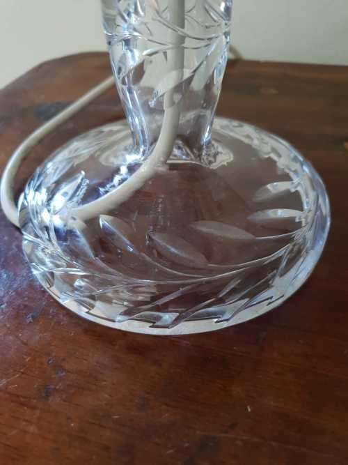 Cut crystal table lamp