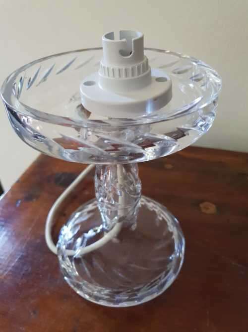 Cut crystal table lamp