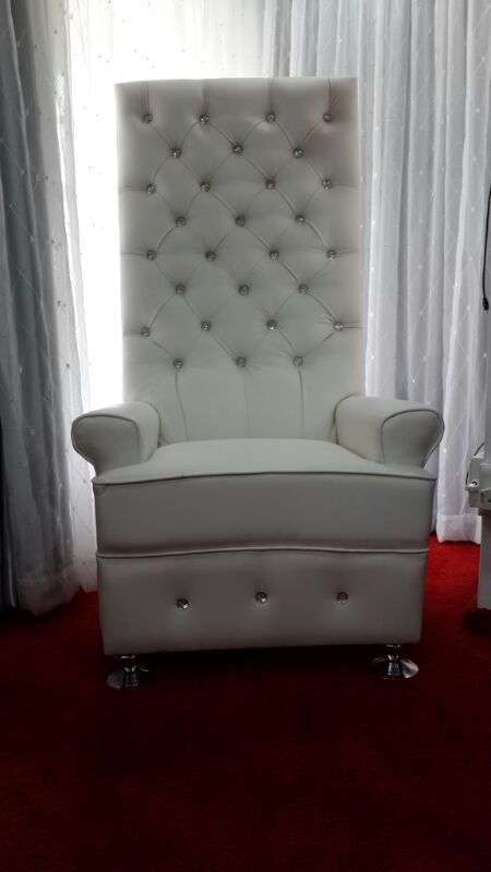 BRAND NEW ON BOB!!! LONGBACK STYLISH WHITE LEATHER CHAIR!!