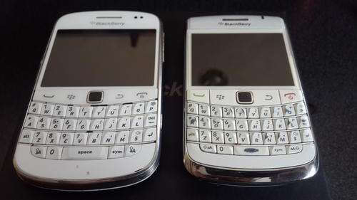 ###R1 AUCTION### 2 BLACKBERRYS!!!! ONCE IN A LIFE TIME!!!! BLACKBERRY 9900 AND BLACKBERRY 9780!!$$$$