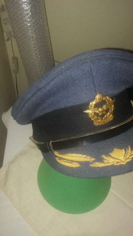 OLD SOUTH AFRICAN AIR FORCE SENIOR OFFICERS CAP WITH BADGE