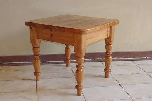 A STUNNING SOLID OREGON PINE SIDE/ OCCASIONAL TABLE IN FANTASTIC CONDITION = EXQUISITE FURNITURE!!!
