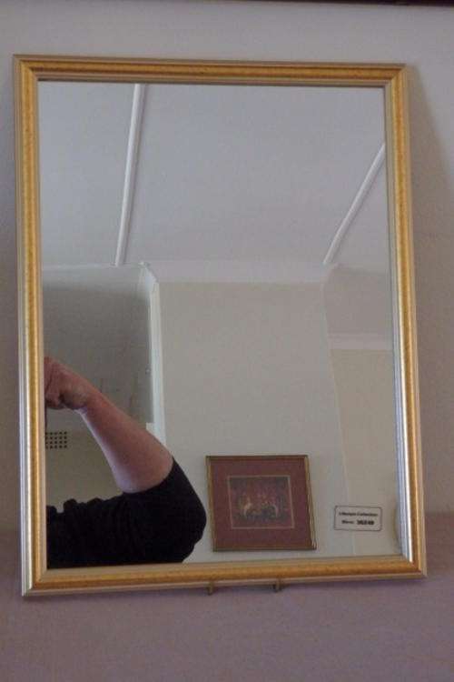 A GORGEOUS "GOLD GILDED" FRAMED WALL MIRROR IN FANTASTIC CONDITION WITH TWO CLIPS