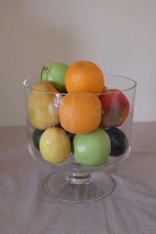 A STUNNING LARGE STEMMED "UN-SEAMED" GLASS DESSERT/ SERVING BOWL IN BEAUTIFUL CONDITION