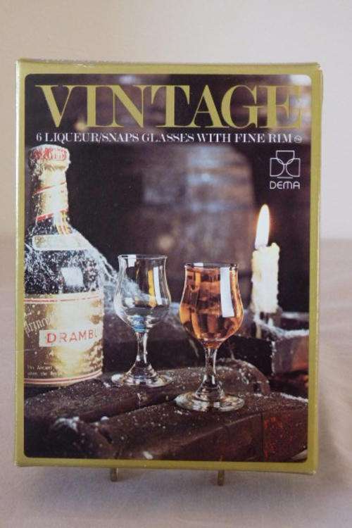 A STUNNING BOXED SET OF SIX "DEMA OF ENGLAND" LIQUEUR/ SHERRY GLASSES IN PRISTINE CONDITION