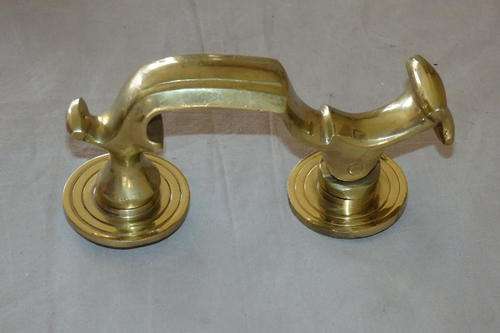 A GORGEOUS AND HEAVY SOLID BRASS DOOR KNOCKER WITH THE TAPPER IN STUNNING CONDITION