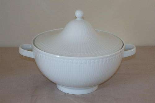 AN AMAZING ORIGINAL (STAMPED) GERMAN MADE LORENZ HUTSCHENREUTHER PORCELAIN LIDDED TUREEN