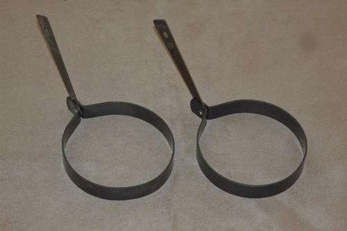 TWO STUNNING ROUND METAL "FRIED EGG" MOLDS - IDEAL FOR EGG BURGERS ETC