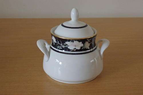 A GORGEOUS ROYAL DOULTON "VOGUE" PATTERN LIDDED SUGAR BOWL IN BEAUTIFUL CONDITION